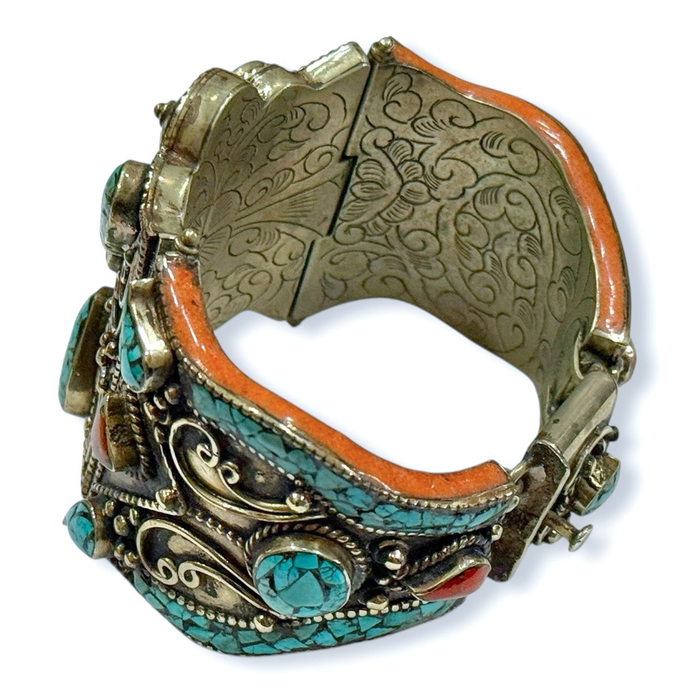 Vintage Tibetan / Nepali Silver Hinged Bracelet with Turquoise and Coral - Picture 8 of 16
